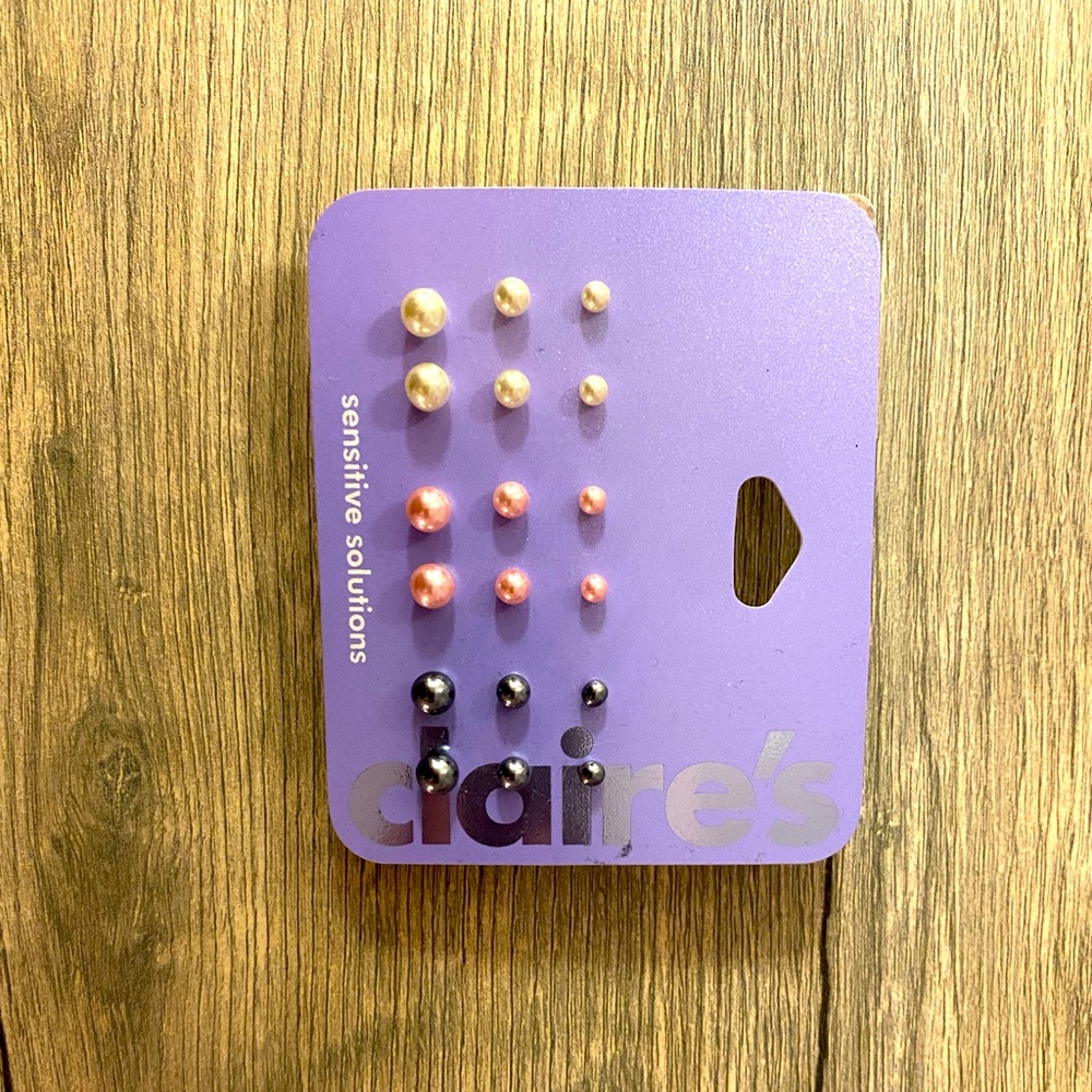 Claire’s 9 pairs of pearl earrings